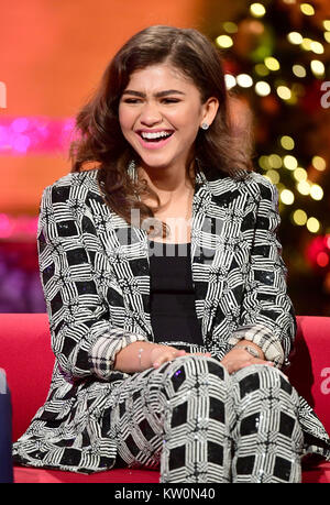 De 0001 SOUS EMBARGO VENDREDI 29 DÉCEMBRE Zendaya apparaissant sur le Graham Norton Show filmé au London Studios, Londres d'être diffusées sur le Nouvel An. Banque D'Images