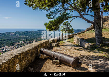 Sur le canon antique murs de défense et vue panoramique du château d''Agios Georgios sur l'île de Kefalonia Banque D'Images