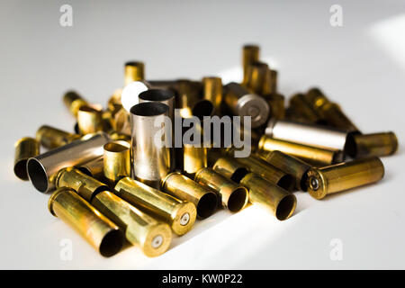 Bullet coquillages sur fond blanc full metal jacket Banque D'Images