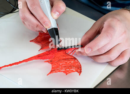 Plume d'impression 3-D La création d'une forme de dragon Banque D'Images