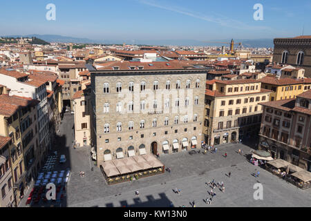 Italie, Florence - 18 mai 2017 : le point de vue du Palazzo Vecchio sur Palazzo delle Assicurazioni Generali dans la Piazza della Signoria le 18 mai 2017 à Fl Banque D'Images