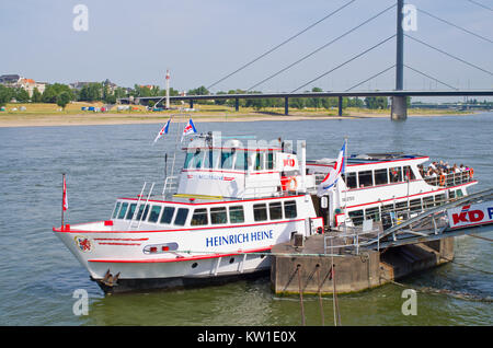 Tourboat Rhin Dusseldorf ALLEMAGNE Banque D'Images