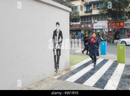 Chengdu, Chengdu, Chine. 28 Dec, 2017. Chengdu, Chine-28th Décembre 2017 :(usage éditorial uniquement. Chine OUT) Romantique .peintures murales peuvent être vu dans la rue de Chengdu, dans le sud-ouest de la province chinoise du Sichuan, le 28 décembre 2017. Crédit : SIPA Asie/ZUMA/Alamy Fil Live News Banque D'Images