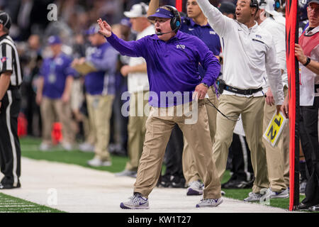 San Antonio, TX, USA. 28 Dec, 2017. TCU Horned Frogs l'entraîneur-chef Gary Patterson au cours du 4e trimestre de l'Alamo Bowl NCAA football match entre le TCU Horned Frogs et le Stanford Cardinal à l'Alamodome de San Antonio, TX. TCU a gagné le match 39 à 37. Credit : Cal Sport Media/Alamy Live News Banque D'Images