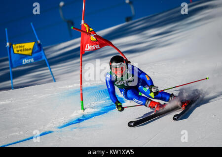 Lienz, Autriche. Dec 29, 2017. Sofia Goggia de l'Italie en compétition lors de la Coupe du Monde FIS de slalom géant dames course à Lienz, Autriche Le 29 décembre 2017. Credit : Jure Makovec/Alamy Live News Banque D'Images