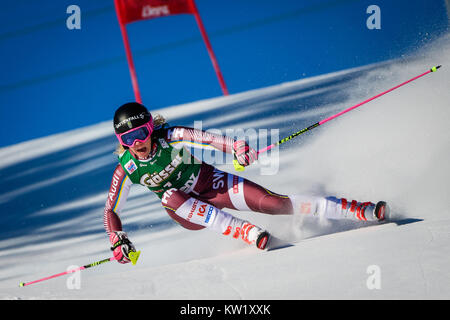 Lienz, Autriche. Dec 29, 2017. Frida Hansdotter de Suède est en concurrence au cours de la Coupe du Monde FIS de slalom géant dames course à Lienz, Autriche Le 29 décembre 2017. Credit : Jure Makovec/Alamy Live News Banque D'Images