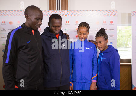 29 décembre 2017 - De gauche à droite, PAUL LONYANGATA (QUE), STANLEY BIWOTT (QUE), BIRHANE DIBABA (ETH) et YMER WUDE (ETH) prend la parole lors du 93e São Silvestre Road Race conférence de presse le 29 décembre, à Sao Paulo, Brésil. La course aura lieu le dimanche, 31. Credit : Paulo Lopes/ZUMA/Alamy Fil Live News Banque D'Images