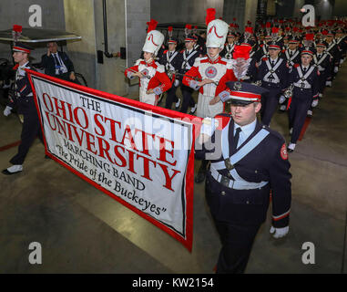 Arlington, TX, États-Unis. Dec 29, 2017. L'Ohio State Buckeyes Marching Band arrive à la Goodyear Cotton Bowl Classic entre les USC Trojans et l'Ohio State Buckeyes à AT&T Stadium à Arlington, TX. John Glaser/CSM/Alamy Live News Banque D'Images