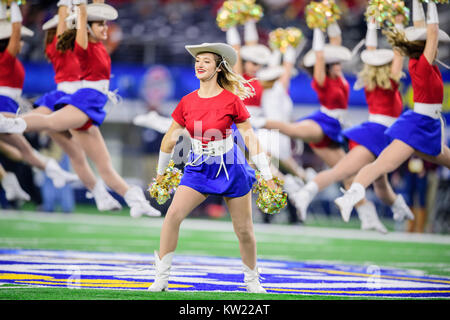 Arlington, Texas, USA. Dec 29, 2017. Cotton Bowl cheerleaders durant la Goodyear Cotton Bowl NCAA College Football Bowl Classic match entre l'état de l'Ohio et de l'USC le vendredi 29 décembre 2017 à AT&T Stadium à Arlington, TX. Credit : Cal Sport Media/Alamy Live News Banque D'Images