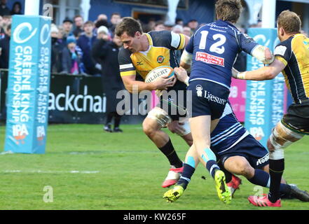 Bedford, Royaume-Uni. 30 Décembre, 2017. Action de la Greene King IPA Championship match de rugby entre Bedford Blues et Ealing au Trailfinders Goldington Road, Bedford, Royaume-Uni devant une foule de 3 401 le 30 décembre 2017. Score final 23-24 Bedford Ealing Photo par Keith Mayhew/Alamy Live News Banque D'Images