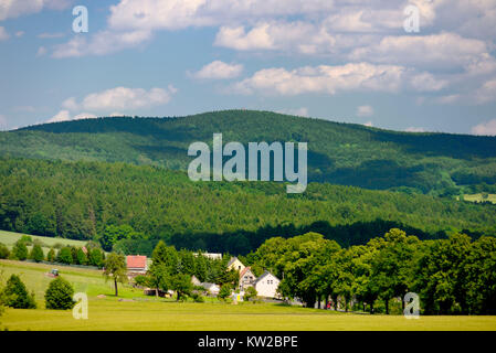 Pays montagneux, de Lusace plan danse dans la vue de l'esprit de clocher mountain grove lumineux, Lausitzer Bergland, Tanzplan dans der Ansicht vom Pfarrberg Banque D'Images