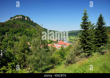 Elbsandsteingebirge, la Suisse Saxonne, forteresse et ville en pierre du roi, Sächsische Schweiz, Stadt und Festung Königstein Banque D'Images