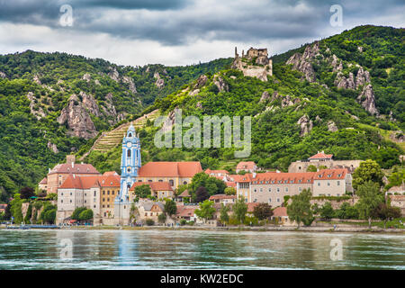 Beau paysage avec la ville de Durnstein et Danube dans la vallée de la Wachau, Basse Autriche Banque D'Images