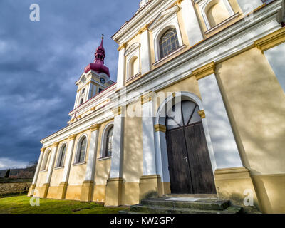 Eglise de Saint Benoît dans le village Pustimer, Moravie en République Tchèque Banque D'Images