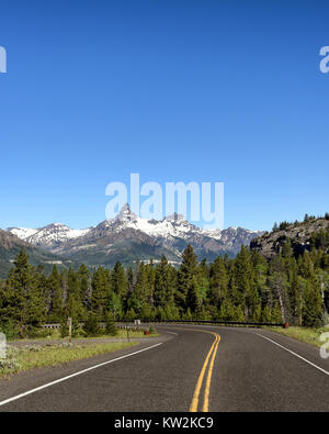 Pilot Peak est un sommet de montagne dans la gamme dans Park Comté Absaroka, dans le Wyoming. La crête est visible à partir de la route US 212, l'autoroute Beartooth ju Banque D'Images