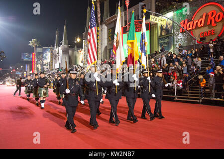 86e Congrès annuel Hollywood Parade de Noël à Los Angeles, Californie. Avec la police de Los Angeles : La Société Emeraude Pipes and Drums Où : Los Angeles, California, United States Quand : 26 novembre 2017 Crédit : Sheri/WENN.com Determan Banque D'Images