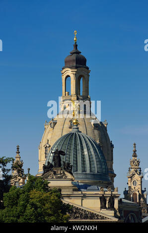 Coupoles de l'art college et l'église Notre Dame, Dresde, la Frauenkirche, und der Kunsthochschule Kuppeln Banque D'Images