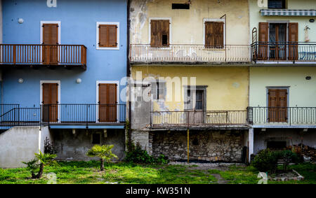 Maison mitoyenne à Nago - Italie Banque D'Images