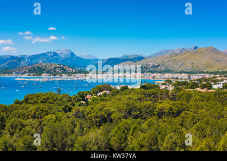Village côtier de Port Pollensa Majorque Espagne Banque D'Images