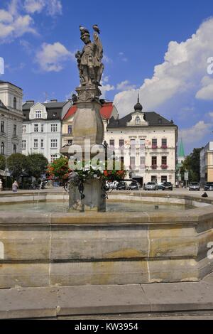 Fontaine avec statue de saint Florian à partir du 18ème siècle. Cieszyn, Voïvodie de Silésie, Pologne. Banque D'Images