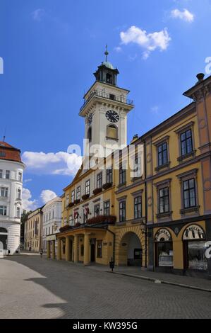 L'hôtel de ville historique située dans le coin de la façade sud de la place du marché et rue d'argent à Cieszyn, Voïvodie de Silésie, Pologne. Banque D'Images