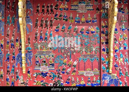 Mosaïque de verre de couleur au Wat Xieng Thong complexe bouddhiste Luang Prabang, Laos Banque D'Images