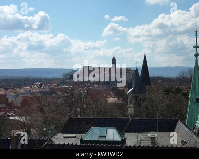 Cette photographie capture une vue panoramique depuis la tour Sternenkiekerturm, offrant un panorama sur le paysage environnant. Situé en Allemagne, ce point de vue offre une vue panoramique sur la campagne et les monuments voisins. Banque D'Images