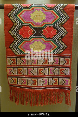 Le Big Lotus est un textile traditionnel de Tujia, fabriqué à partir de brocart de coton, exposé au Musée provincial du Sichuan à Chengdu, en Chine. Banque D'Images