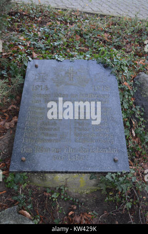 Le Mahnmal de Bickenbach, en Allemagne, commémore les soldats tombés au combat lors de la première Guerre mondiale. Le monument, connu sous le nom de Gefallene 14 18, sert de site historique de mémoire et de réflexion. Banque D'Images