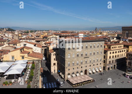 Italie, Florence - 18 mai 2017 : le point de vue du Palazzo Vecchio sur Palazzo delle Assicurazioni Generali dans la Piazza della Signoria le 18 mai 2017 à Fl Banque D'Images