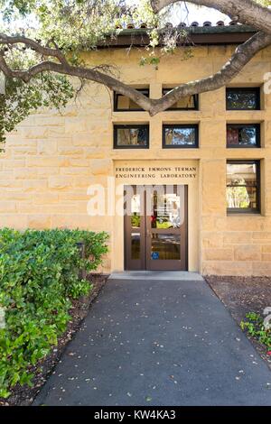 Frederick Emmons Terman engineering laboratory sur le campus de l'Université de Stanford dans la Silicon Valley ville de Palo Alto, Californie, le 25 août 2016. Terman était un mentor de Hewlett Packard fondateurs William Hewlett et David Packard, et est connu comme l'un des chiffres clés dans l'établissement de la Silicon Valley comme un hub de l'innovation technologique. Banque D'Images