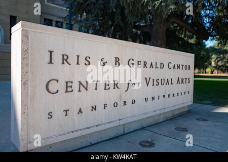 La signalisation à l'entrée du Cantor Arts Center, anciennement le Leland Stanford Junior Museum, dont le nom 'Lecture et Iris B Gerald Cantor Center for Visual Arts' sur le campus de l'Université de Stanford dans la Silicon Valley ville de Palo Alto, Californie, le 25 août 2016. Banque D'Images