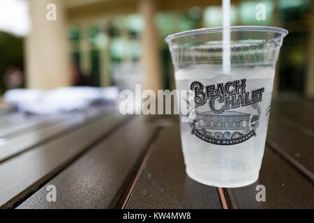 Verre de l'eau à la plage restaurant Chalet dans le parc du Golden Gate, San Francisco, Californie, le 27 août 2016. Banque D'Images