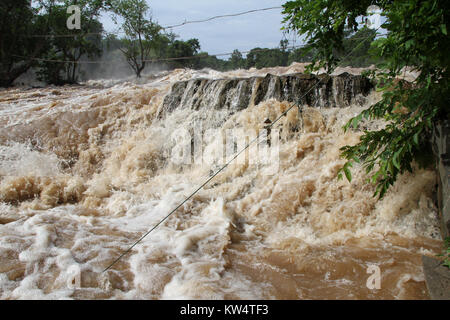 Khone Pha Pheng waterfal et saison des pluies au Laos Banque D'Images