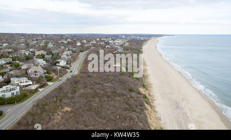 Vue aérienne de l'océan atlantique et de l'ancienne autoroute montauk à montauk ny Banque D'Images