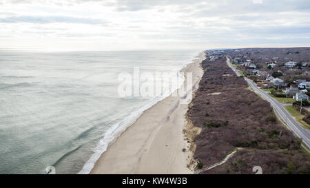 Arerial vue sur l'océan atlantique et de la vieille route de montauk montauk dans ny Banque D'Images