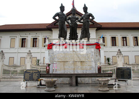 Des statues de rois thaïlandais sur la place à Chiang Mai, Thaïlande Banque D'Images