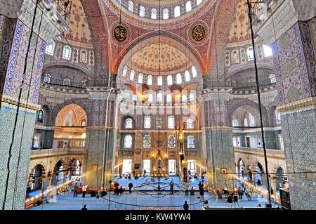 Décembre 2009 ISTANBUL Turquie. La nouvelle mosquée situé dans la préfecture d'Eminonu Istanbul City. Banque D'Images