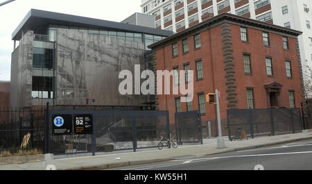 Le bâtiment 92 du Brooklyn Navy Yard (BNY), un site historique de New York, a joué un rôle important dans l'histoire industrielle et la marine américaine. Le bâtiment fait partie d'un plus grand complexe militaire et industriel. Banque D'Images