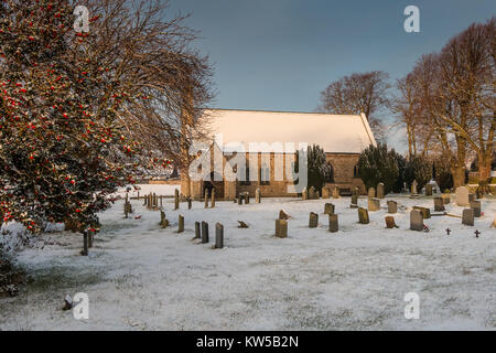 St Mary's Parish Church, Hutton, Magna, UK Teesdale en fin d'après-midi, soleil d'hiver après une chute de neige Banque D'Images