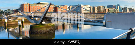 Sean O'Casey Bridge à Dublin, Irlande, par un beau jour. Photo panoramique. Banque D'Images