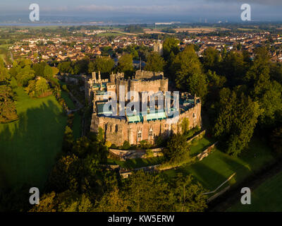 Vue aérienne du château de Berkeley, Gloucestershire, Royaume-Uni. Tourné avec un bourdon par un drone UK CAA détenteur du permis avec autorisation. Banque D'Images