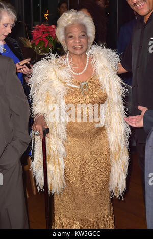 Nichelle Nichols Nichelle Nichols assiste à la célébration du 85e anniversaire de la Piazza/Le bosquet le 28 décembre 2017 à Los Angeles, Californie. Banque D'Images