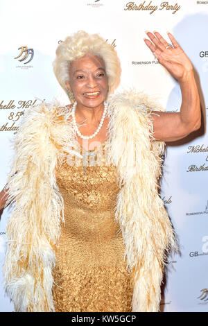 Nichelle Nichols Nichelle Nichols assiste à la célébration du 85e anniversaire de la Piazza/Le bosquet le 28 décembre 2017 à Los Angeles, Californie. Banque D'Images