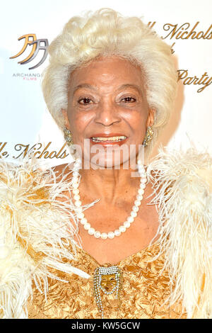 Nichelle Nichols Nichelle Nichols assiste à la célébration du 85e anniversaire de la Piazza/Le bosquet le 28 décembre 2017 à Los Angeles, Californie. Banque D'Images