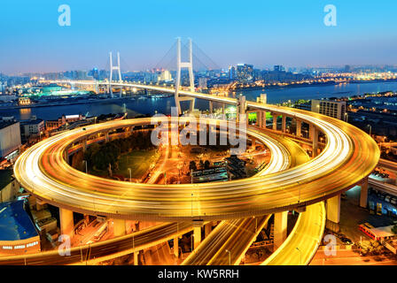 Belle nanpu bridge at Dusk, traverse la rivière Huangpu, Shanghai, Chine Banque D'Images