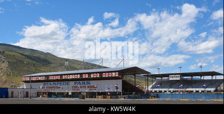 CODY, WYOMING - 24 juin 2017 : Cody Stampede Park arena. Cody est la capitale mondiale du rodéo. Marques 2017 79e anniversaire de spectacles en soirée. Banque D'Images