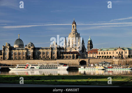 Bruehlsche avec terrasse art college et l'église Notre Dame, Dresde, Bruehlsche mit Terrasse und Kunsthochschule église Frauenkirche Banque D'Images