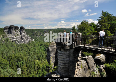 Point de vue sur le pont de bastion, Elbsandsteingebirge, auf der Aussichtspunkt Basteibruecke Banque D'Images