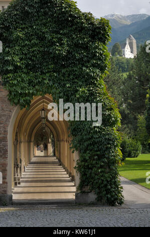 Schwaz arcades dans le parc de la ville de Schwaz, Arkaden im Stadtpark Banque D'Images